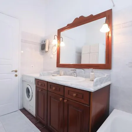 Emerald Escape, Sinarades Apartamento
