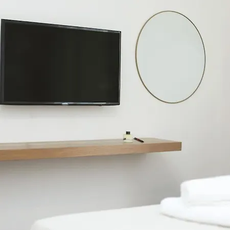 Emerald Escape, Sinarades Apartamento
